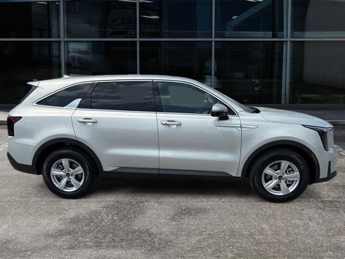 New 2026 Kia Sorento LX image 8