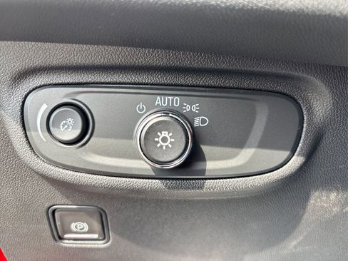 Used 2023 GMC Terrain SLE image 24