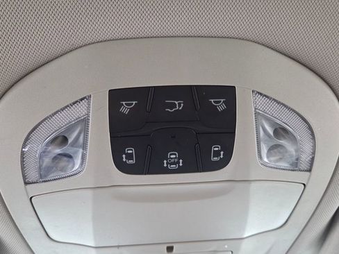 Used 2021 Chrysler Pacifica Touring-L FWD image 28