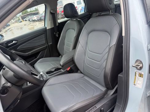 Used 2025 Volkswagen Jetta SEL FWD image 11