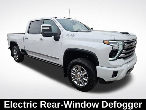Used 2024 Chevrolet Silverado 2500 High Country w/ Technology Package AWD/4WD image 8