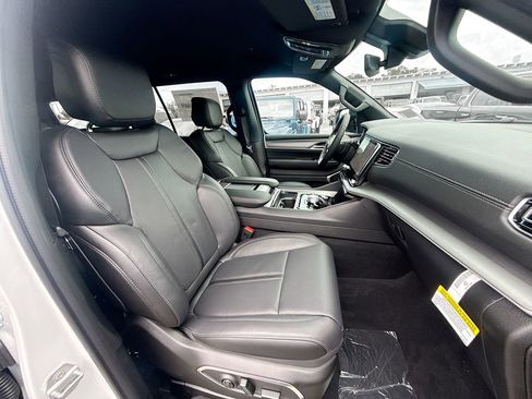 New 2026 Jeep Grand Wagoneer Limited AWD/4WD image 32
