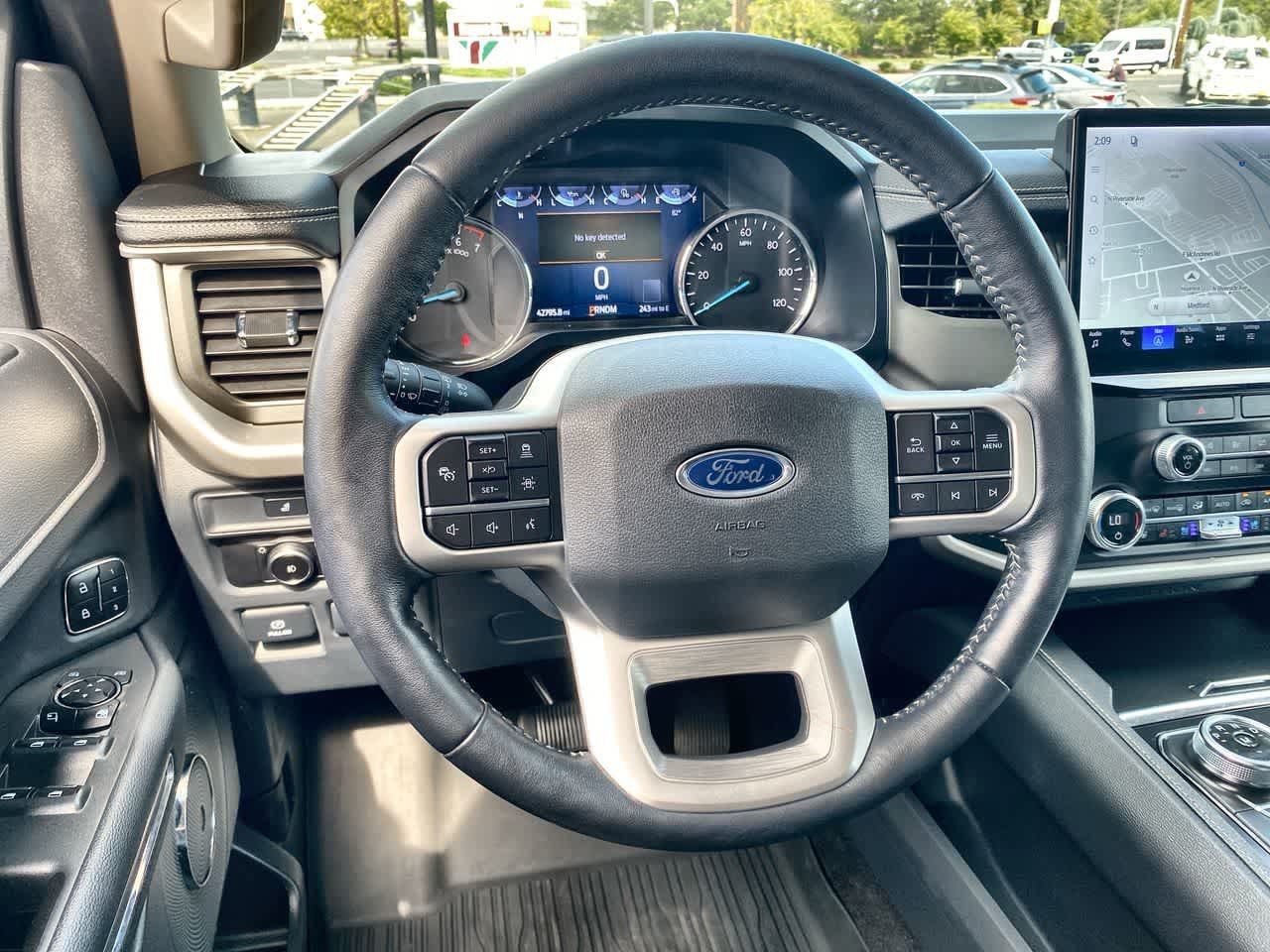 Used 2023 Ford Expedition XLT AWD/4WD image 14