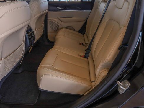 New 2025 Jeep Grand Cherokee Limited image 30