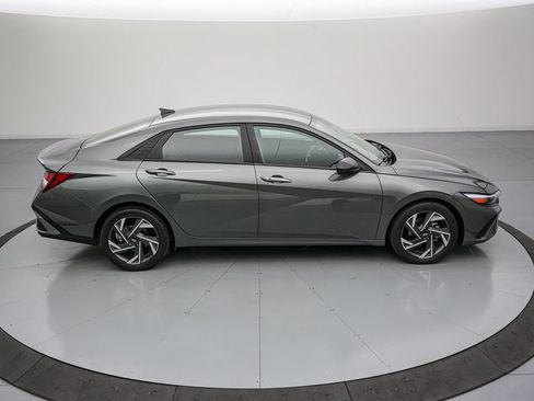 Used 2025 Hyundai Elantra Sport FWD image 3