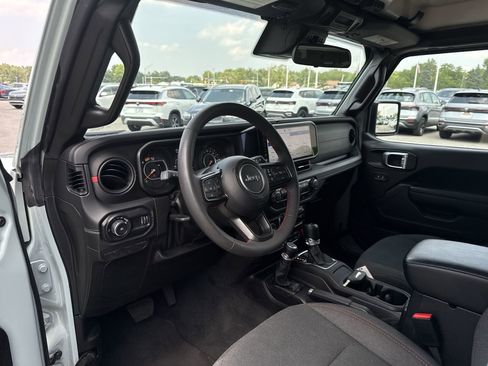 Used 2024 Jeep Wrangler Unlimited Rubicon w/ XTREMEE 35" Tire Package image 10