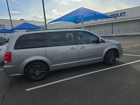 Used 2017 Dodge Grand Caravan GT image 4