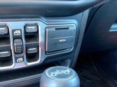 Used 2018 Jeep Wrangler Unlimited Sahara AWD/4WD image 34