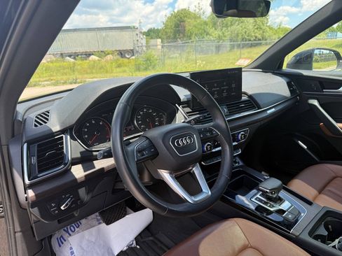 Used 2023 Audi Q5 2.0T Premium w/ Convenience Package AWD/4WD image 11