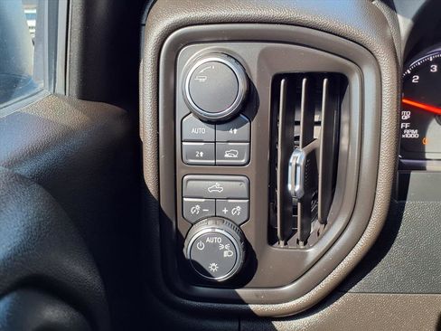 Used 2023 Chevrolet Silverado 1500 Custom image 9