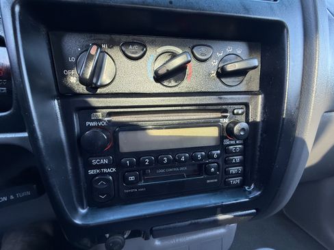 Used 2002 Toyota Tacoma PreRunner image 31