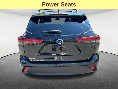 Used 2022 Toyota Highlander XLE AWD/4WD image 9