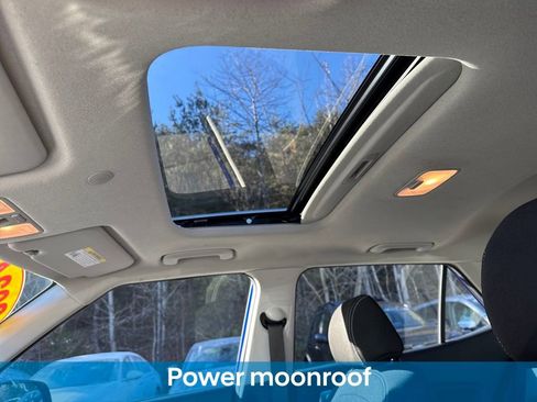 Used 2024 Hyundai Venue SEL image 25