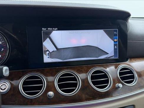 Used 2017 Mercedes-Benz E 300 image 18