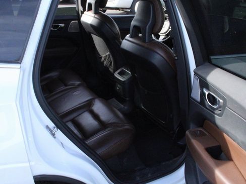 Used 2018 Volvo XC60 T8 Inscription w/ Luxury Seat Package image 4