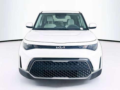 Used 2025 Kia Soul LX w/ LX Technology Package image 2