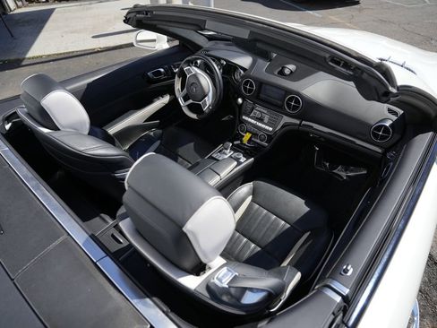 Used 2015 Mercedes-Benz SL 550 w/ White Arrow Edition image 11
