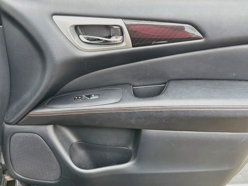 Used 2019 Nissan Pathfinder SL FWD image 28