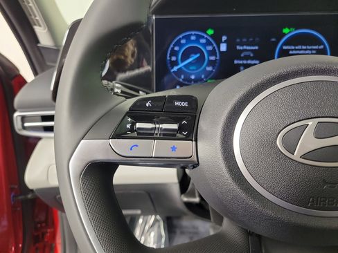 New 2025 Hyundai Elantra Limited image 21