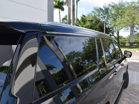 Used 2023 GMC Yukon XL SLT image 31