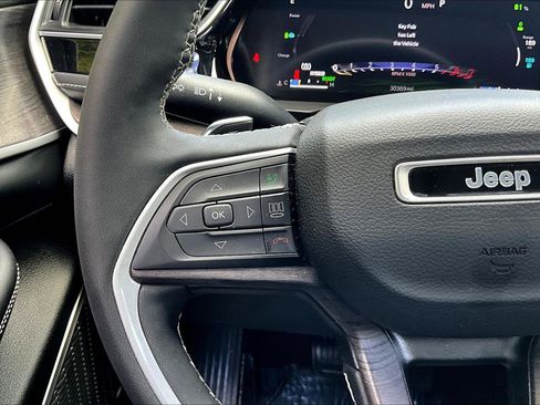 Used 2023 Jeep Grand Cherokee 4WD 4xe image 18