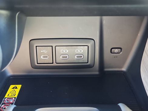 Used 2023 Toyota Venza XLE AWD/4WD image 11