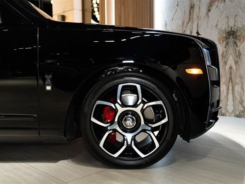 Used 2023 Rolls-Royce Cullinan Black Badge w/ Dark Exterior Package AWD/4WD image 25