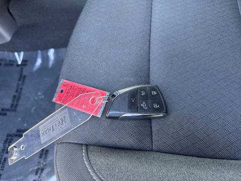 Used 2023 Chevrolet Silverado 1500 Custom image 32