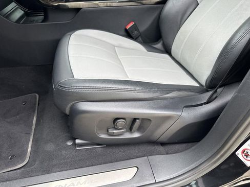 Used 2023 Land Rover Range Rover Evoque R-Dynamic S image 16