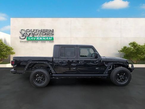 Used 2023 Jeep Gladiator Sport AWD/4WD image 6