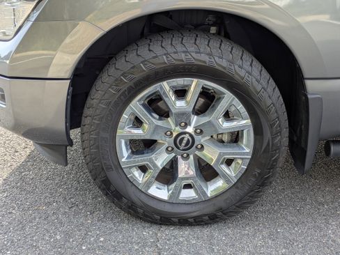 Used 2023 Nissan Titan SV w/ SV Convenience Package RWD image 10