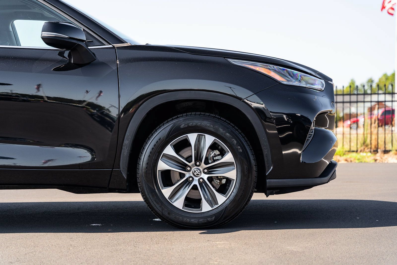 Used 2022 Toyota Highlander XLE FWD image 9