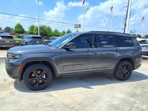 Used 2024 Jeep Grand Cherokee L Laredo RWD image 3