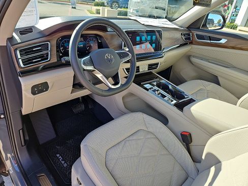 New 2026 Volkswagen Atlas SE image 12