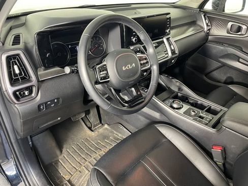 Used 2023 Kia Sorento EX AWD/4WD image 3