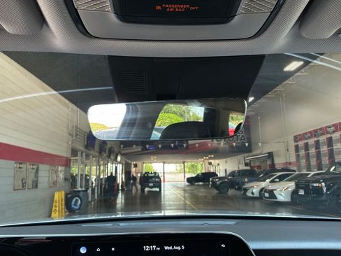 Used 2025 Hyundai Palisade SEL FWD image 19