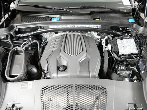 Certified 2026 Porsche Macan AWD/4WD image 38