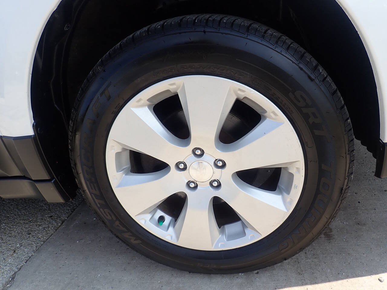 Used 2011 Subaru Outback 2.5i Premium w/ All-Weather Pkg AWD/4WD image 33