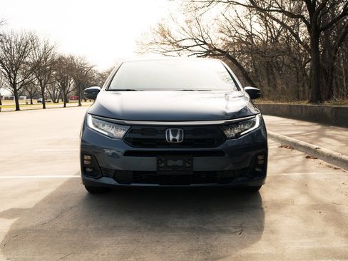 Certified 2025 Honda Odyssey EX-L image 3