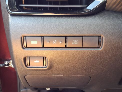 Used 2025 Nissan Sentra SV FWD image 17