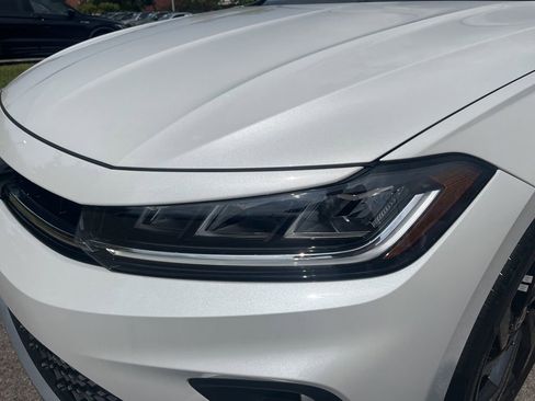 New 2025 Volkswagen Jetta SE image 9