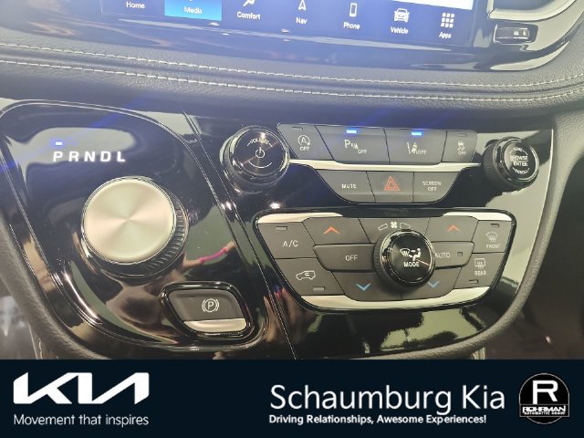 Used 2025 Chrysler Pacifica Limited FWD image 9