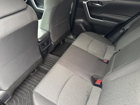 Used 2022 Toyota RAV4 XLE image 15