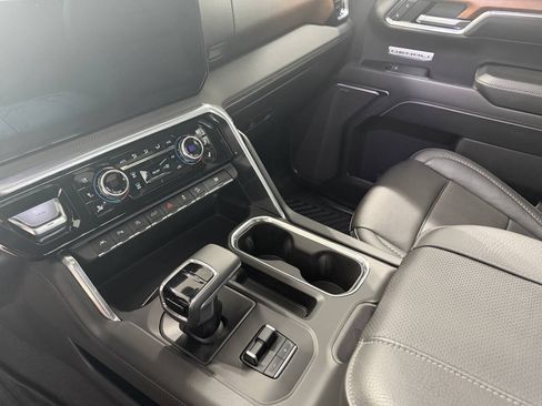 Used 2023 GMC Sierra 1500 Denali w/ Denali Reserve Package AWD/4WD image 10