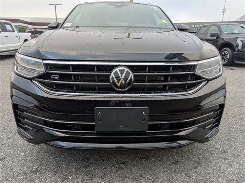 Used 2022 Volkswagen Tiguan SE R-Line image 9