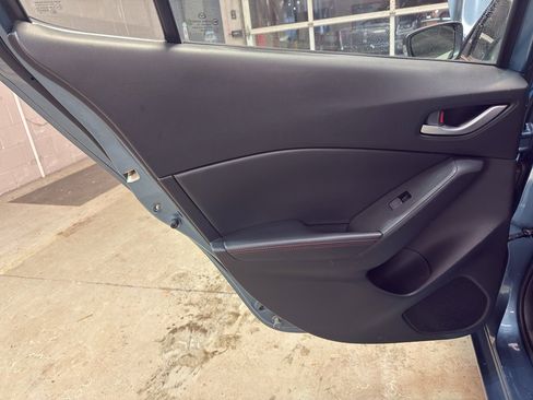 Used 2015 MAZDA MAZDA3 i Grand Touring image 29