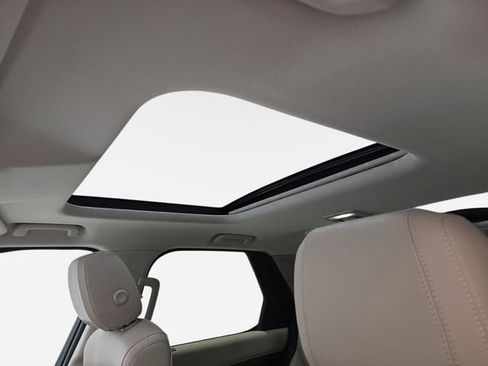 Used 2017 Land Rover Discovery HSE image 30