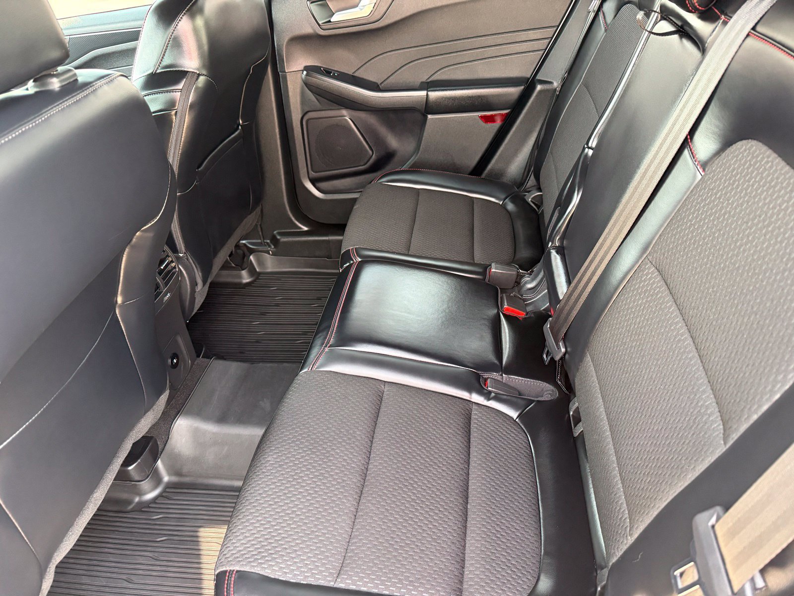 Certified 2025 Ford Escape ST-Line FWD image 15