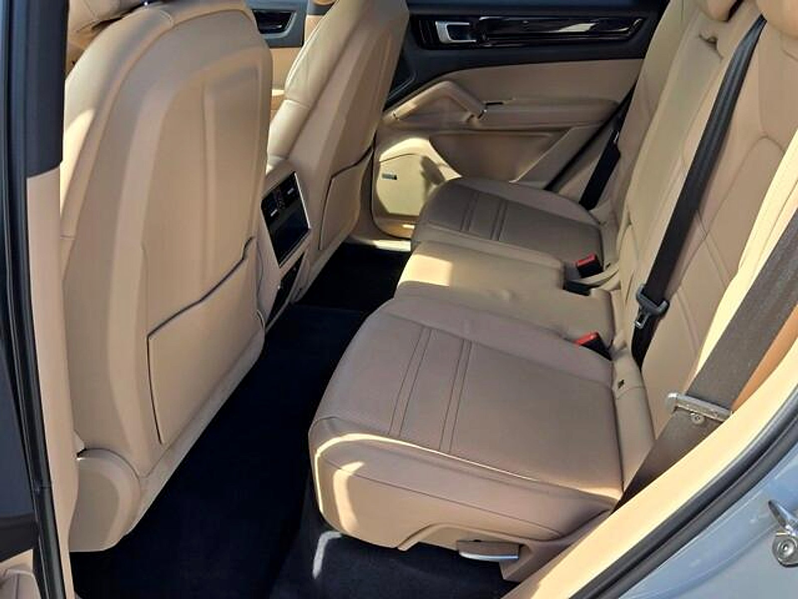 Used 2021 Porsche Cayenne AWD/4WD image 11
