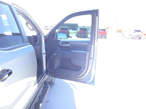 Used 2024 Chevrolet Silverado 1500 LT Trail Boss w/ Convenience Package II AWD/4WD image 19